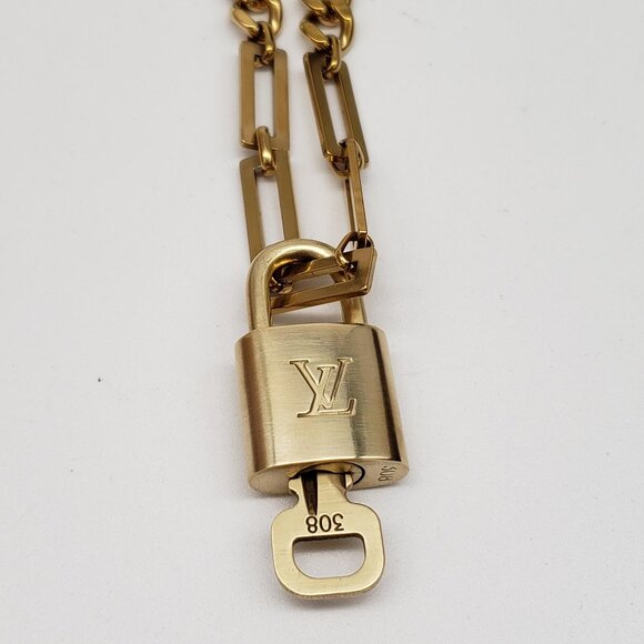 Louis Vuitton Gold Padlock W/ Unbranded Stainless Steel Gold Plated Chain - Picture 4 of 16